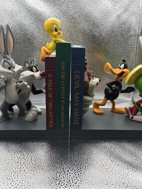 Vintage Looney Tunes Bookend Set with Tweety, Bugs, Sylvester, Daffy & Marvin